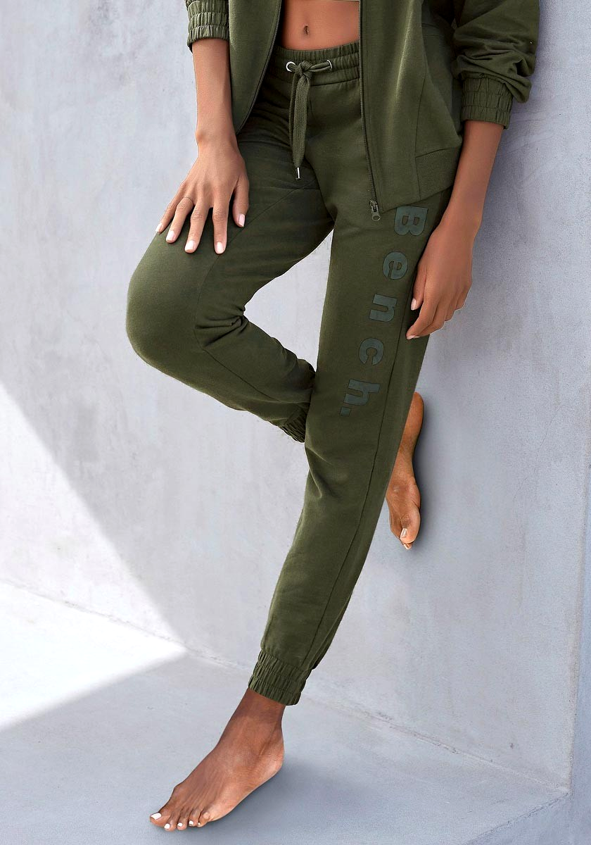 Bench Freizeitanzug Jogginganzug oliv Gr.40/42