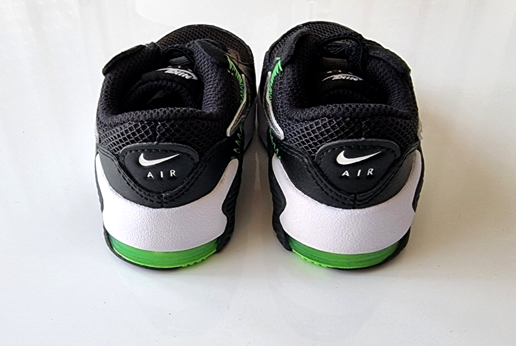 Nike Air Max excee Baby Leder schwarz grün swoosh silber Gr. 19