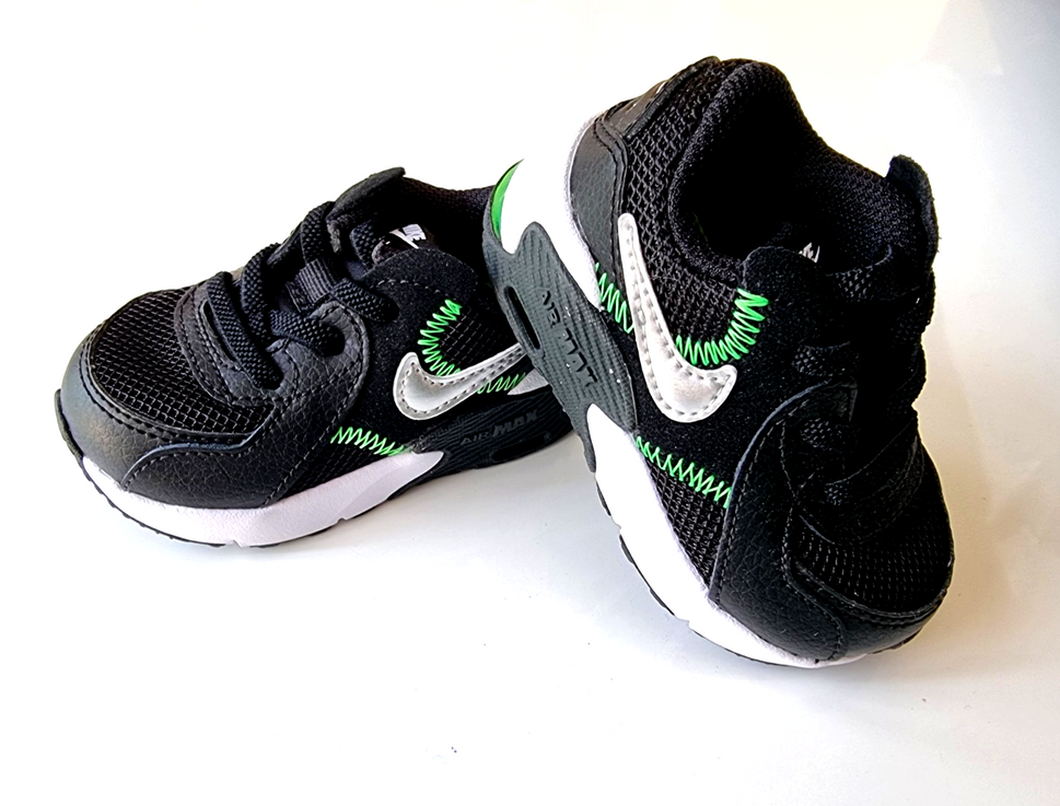 Nike Air Max excee Baby Leder schwarz grün swoosh silber Gr. 19
