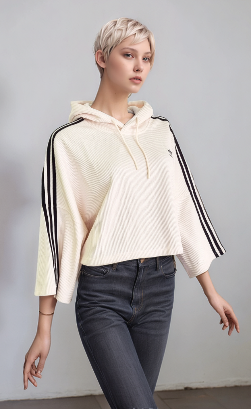 Adidas Sweatshirt IC5461 Cropped Hoodie loose fit Gr. 40/L