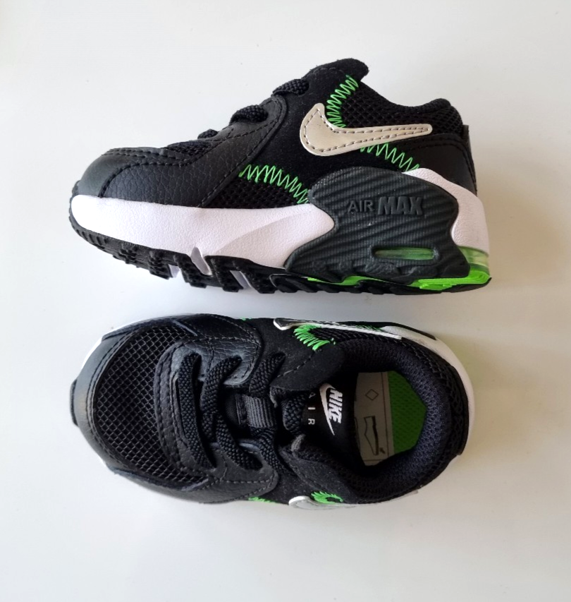 Nike Air Max excee Baby Leder schwarz grün swoosh silber Gr. 19