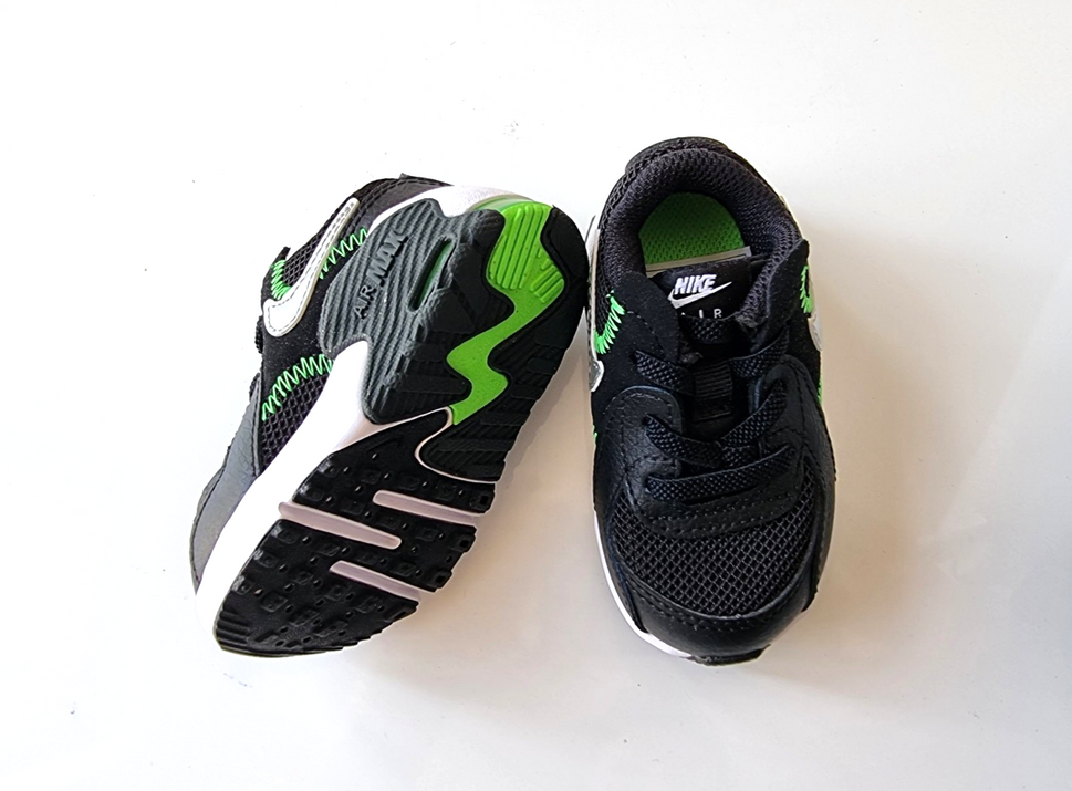 Nike Air Max excee Baby Leder schwarz grün swoosh silber Gr. 19